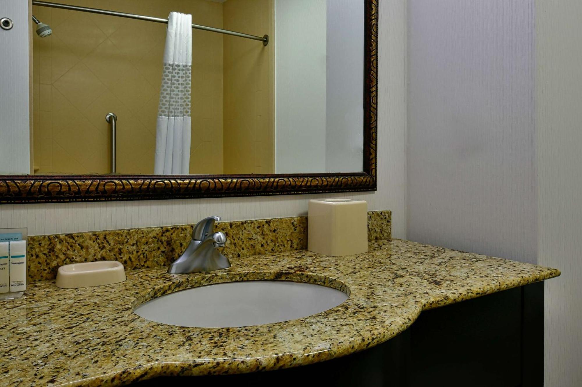 Hampton Inn & Suites Fredericksburg Eksteriør billede